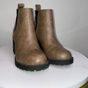 WOMEN'S DIRTY LAUNDRY LIDO LUGGED CHELSEA BOOTS
